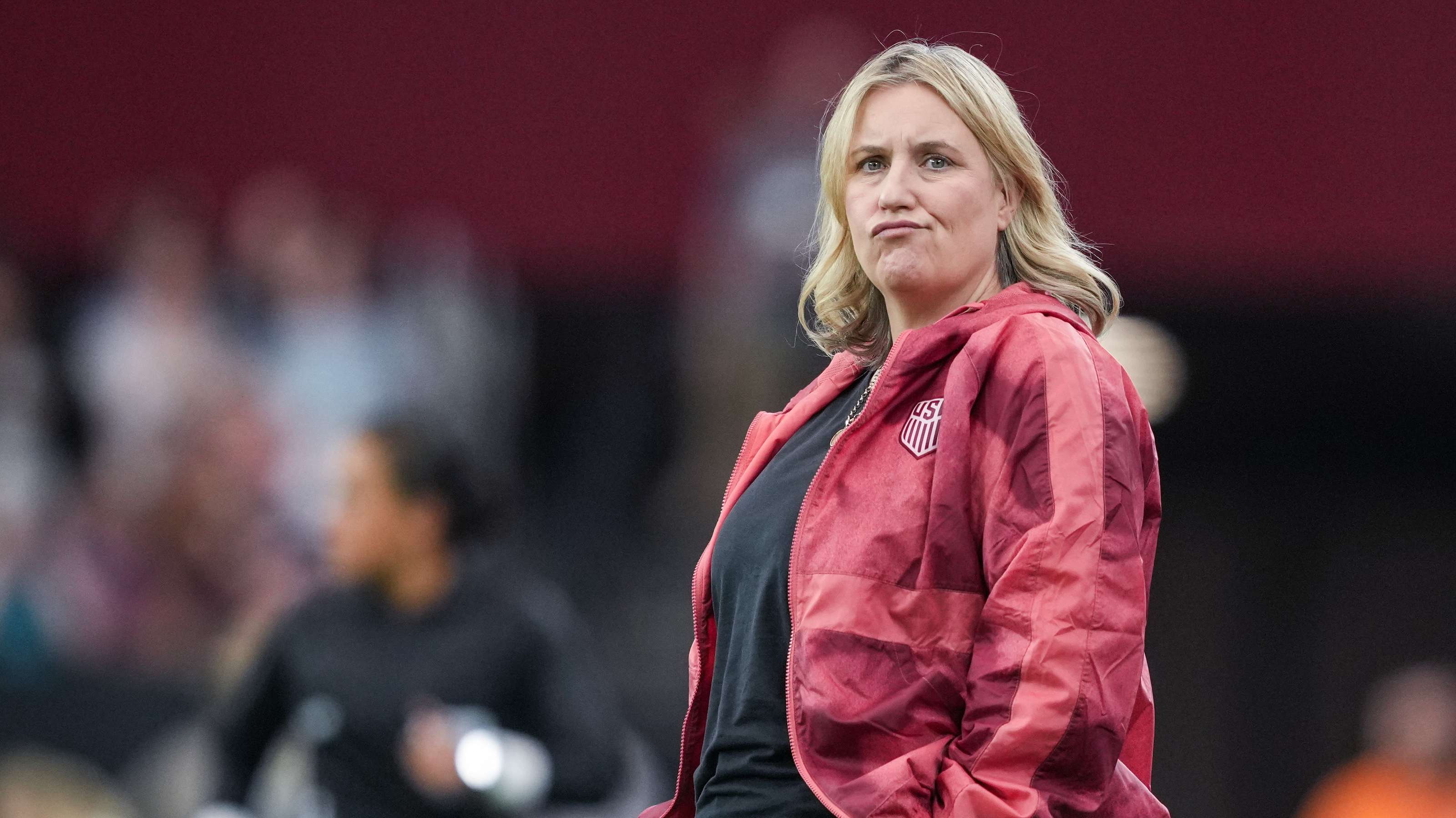 懂球译站 ｜ 曼联财务困境：拿着欧联杯的收入，过欧冠的生活.