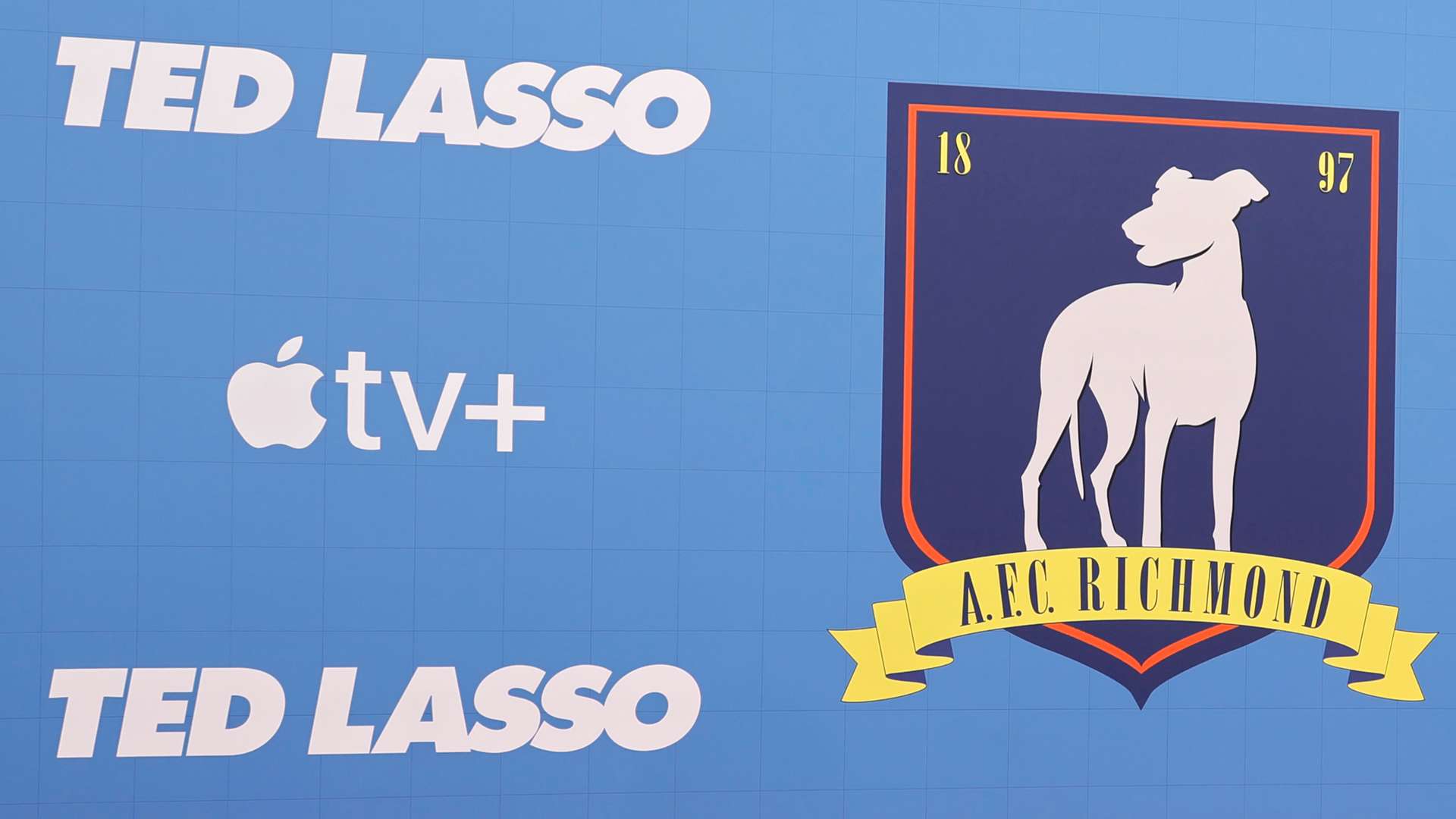 網球︱「泥地王」拿度淚眼掛拍　宿敵兼好友費達拿長文致敬極感人.