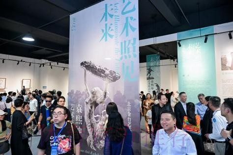 以文化共振 以情谊相承——巴赫参观体育文化“双展” 以文化共振 以情谊相承——巴赫参观体育文化“双展”